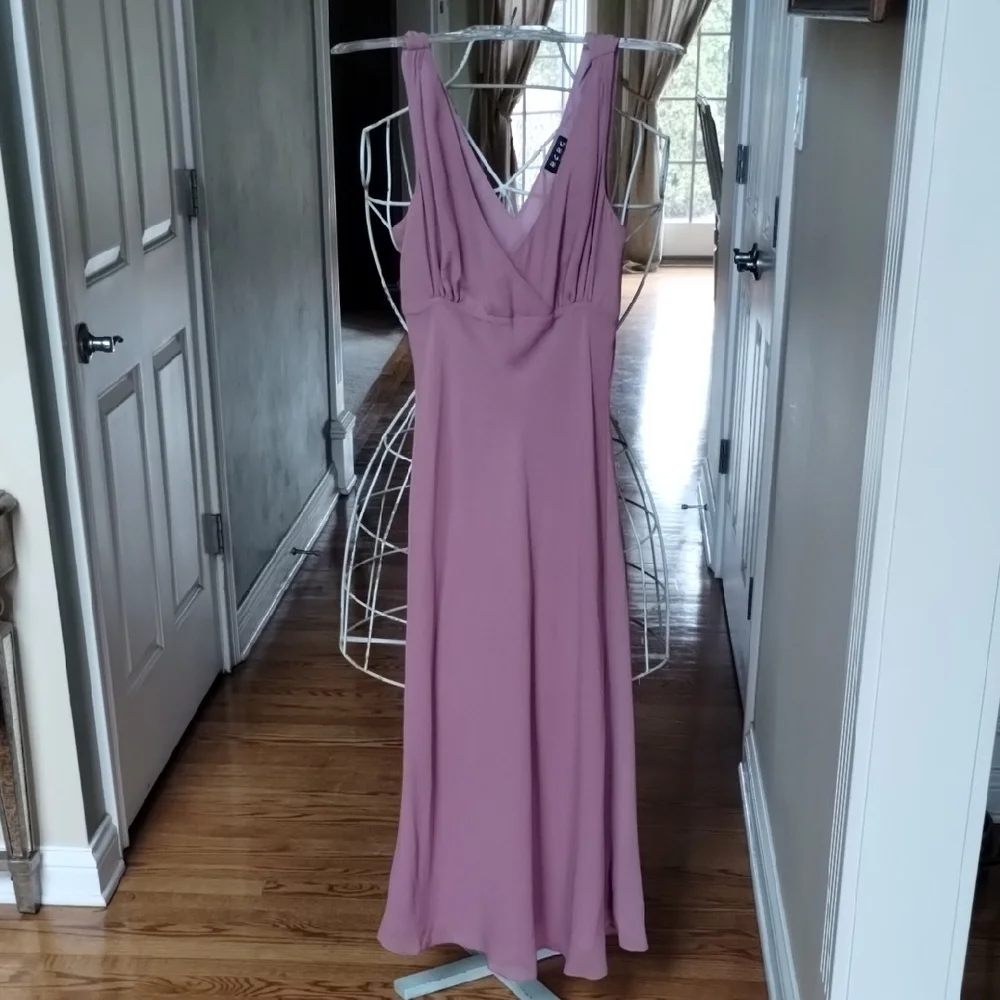 Elegant Pink BCBG Sleeveless Dress - Picture 2 of 16